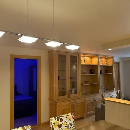 Large And Family-friendly With Heating And Terrace Leilighet