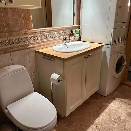 Large And Family-friendly With Heating And Terrace Leilighet *